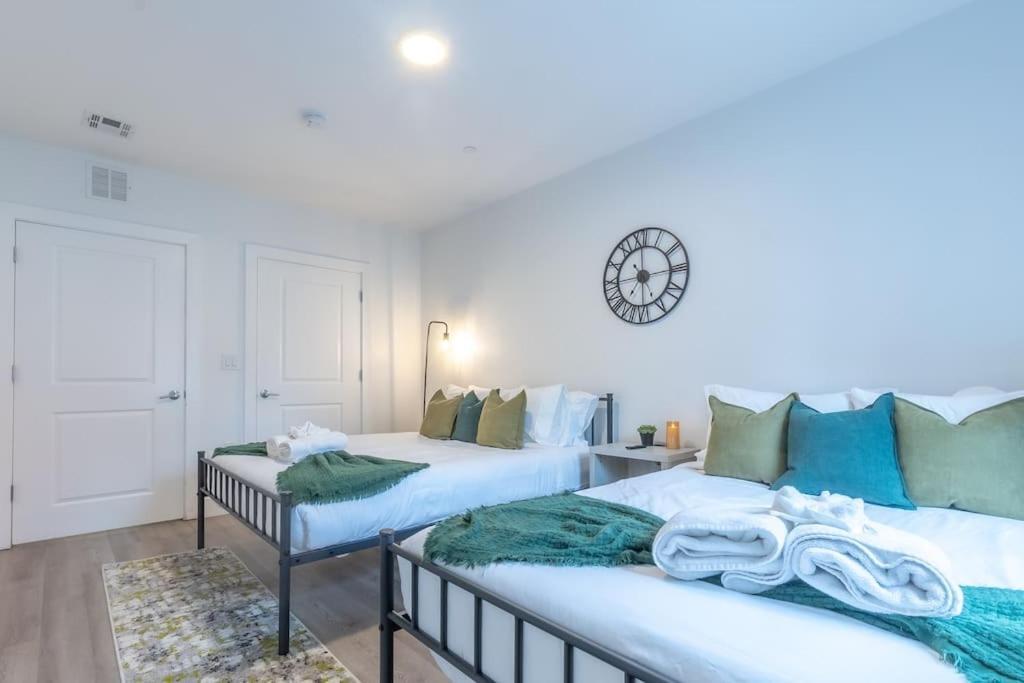 2 Bedroom 2 Bath Suite, Near American Dream And The Airport, Free Parking, King Bed And 2 Queen Beds, Washer And Dryer Orange Exteriér fotografie