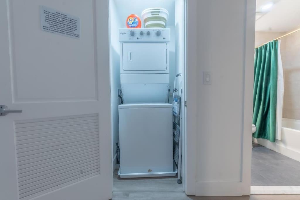 2 Bedroom 2 Bath Suite, Near American Dream And The Airport, Free Parking, King Bed And 2 Queen Beds, Washer And Dryer Orange Exteriér fotografie