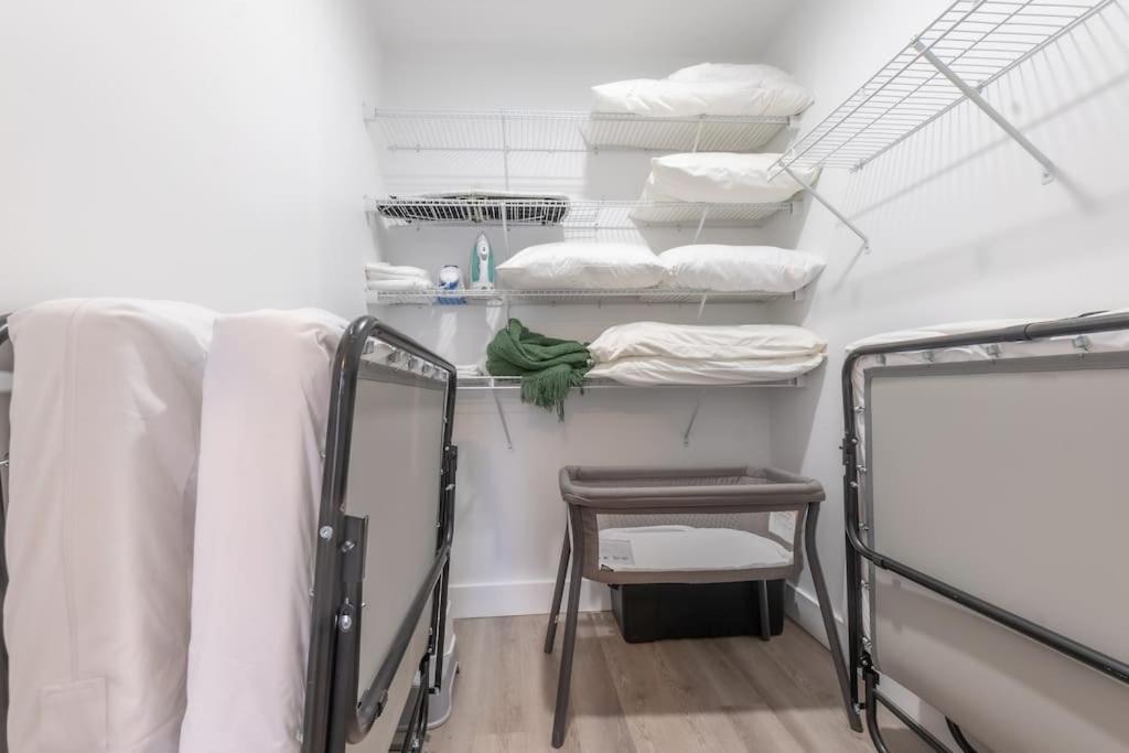 2 Bedroom 2 Bath Suite, Near American Dream And The Airport, Free Parking, King Bed And 2 Queen Beds, Washer And Dryer Orange Exteriér fotografie