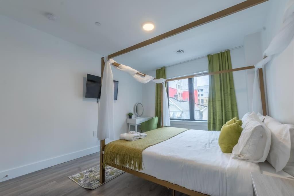2 Bedroom 2 Bath Suite, Near American Dream And The Airport, Free Parking, King Bed And 2 Queen Beds, Washer And Dryer Orange Exteriér fotografie