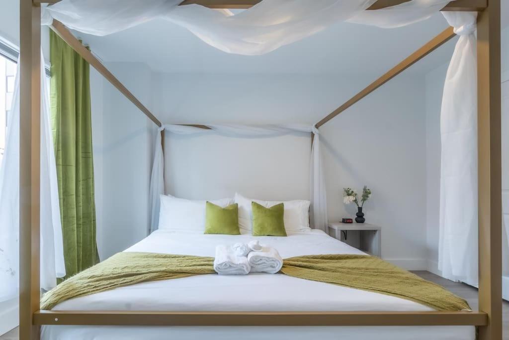 2 Bedroom 2 Bath Suite, Near American Dream And The Airport, Free Parking, King Bed And 2 Queen Beds, Washer And Dryer Orange Exteriér fotografie