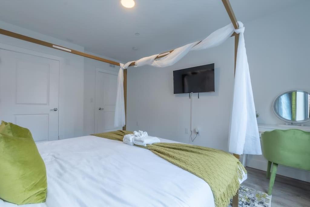 2 Bedroom 2 Bath Suite, Near American Dream And The Airport, Free Parking, King Bed And 2 Queen Beds, Washer And Dryer Orange Exteriér fotografie