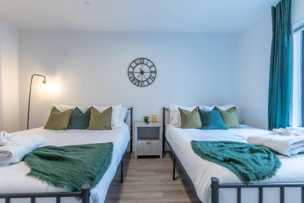 2 Bedroom 2 Bath Suite, Near American Dream And The Airport, Free Parking, King Bed And 2 Queen Beds, Washer And Dryer Orange Exteriér fotografie